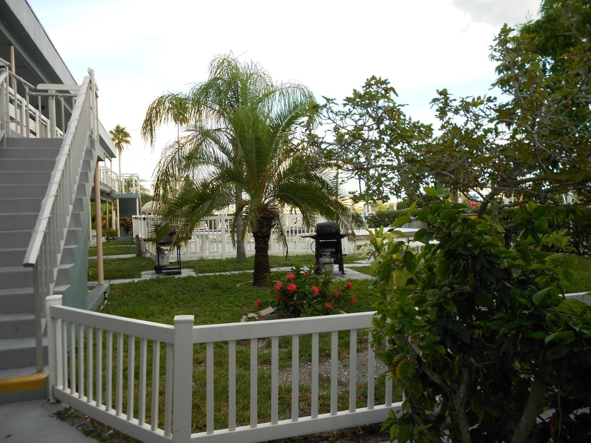 Sunrise Resort Motel South Clearwater Beach Exterior photo